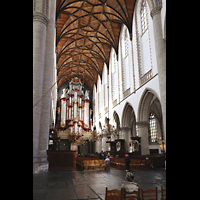 Seitlicher Blick durchs Hauptschiff zur Hauptorgel Haarlem, Sint Bavokerk, Seitlicher Blick durchs Hauptschiff zur Hauptorgel