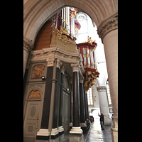 Orgelempore seitlich vom südlichen Seitenschiff aus gesehen Haarlem, Sint Bavokerk, Orgelempore seitlich vom südlichen Seitenschiff aus gesehen