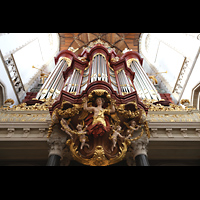 Hauptorgel mit das Rückpositiv trangenden Figuren Haarlem, Sint Bavokerk, Hauptorgel mit das Rückpositiv trangenden Figuren