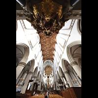 Blick von den das Rückpositiv tragenden Figuren ins Hauptschiff Haarlem, Sint Bavokerk, Blick von den das Rückpositiv tragenden Figuren ins Hauptschiff
