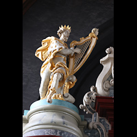 Figur des harfespielenden Königs David auf dem linken 32'-Pedalturm Haarlem, Sint Bavokerk, Figur des harfespielenden Königs David auf dem linken 32'-Pedalturm