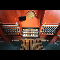 Spieltisch und Blick nach oben auf den Orgelprospekt Haarlem, Sint Bavokerk, Spieltisch und Blick nach oben auf den Orgelprospekt