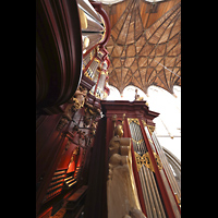 Seitlicher Blick vom Rückpositiv auf Spieltisch und linken 32'-Pedalturm Haarlem, Sint Bavokerk, Seitlicher Blick vom Rückpositiv auf Spieltisch und linken 32'-Pedalturm