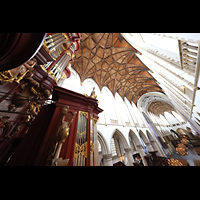 Seitlicher Blick vom Rückpositiv ins Gewölbe und auf den linken 32'-Pedalturm Haarlem, Sint Bavokerk, Seitlicher Blick vom Rückpositiv ins Gewölbe und auf den linken 32'-Pedalturm