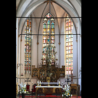 Kampen, Buitenkerk, Altarraum mit Buntglasfenstern