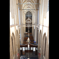 Kampen, Sint Nicolas Bovenkerk, Blick vom Triforium in der Chorspitze durchs Hauptschiff zur Hauptorgel