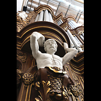 Kampen, Sint Nicolas Bovenkerk, Atlant, den linken Pedalturm tragend