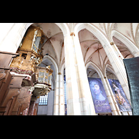 Zwolle, Grote of Sint Michaelskerk, Blick vom sdlichen Seitenschiff auf die Orgel und ins Hauptschiff