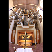 Claremont, United Church of Christ, Blick ber den Altar auf die Orgel