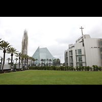 Garden Grove, Christ Cathedral ('Crystal Cathedral'), Ansicht von Westen: Crean Tower (li, Kathedrale (Mitte), Cultural Center (re)