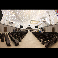 Garden Grove, Christ Cathedral ('Crystal Cathedral'), Innenraum in Richtung Westen (West Gallery) mit Trompeteria der Epistle Organ
