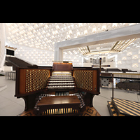 Garden Grove, Christ Cathedral ('Crystal Cathedral'), Blick vom Spieltisch zur Trompeteria der East Gallery Organ und zur Gallery Organ