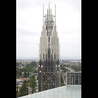 Garden Grove, Christ Cathedral ('Crystal Cathedral'), Blick aus der Tower of Hope-Kapelle auf den Crean Tower