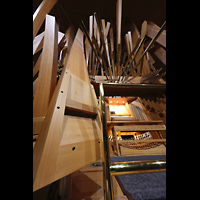 Los Angeles, Walt Disney Concert Hall, Eine der Prospektpfeifen des Violon 32' mit Spieltisch und Horizontalzungen