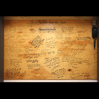 Los Angeles, Walt Disney Concert Hall, Autogramme und Widmungen berhmter Organisten