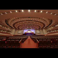 Salt Lake City, Conference Center LDS (Latter-Day Saints), Konferenzsaal mit Blick zur Orgel und Chortribne