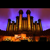 Salt Lake City, Mormon Tabernacle, Orgel mit Spieltisch und Chorbhne mit Effektbeleuchtung