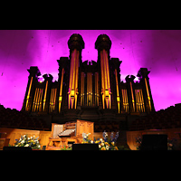Salt Lake City, Mormon Tabernacle, Orgel mit Spieltisch und Chorbhne mit Effektbeleuchtung