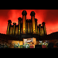 Salt Lake City, Mormon Tabernacle, Orgel mit Spieltisch und Chorbhne mit Effektbeleuchtung