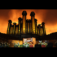 Salt Lake City, Mormon Tabernacle, Orgel mit Spieltisch und Chorbhne mit Effektbeleuchtung