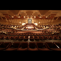 San Francisco, Louise M. Davies Symphony Hall, Blick von den obersten Rngen in die Konzerthalle