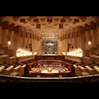 San Francisco, Louise M. Davies Symphony Hall, Blick von den mittleren Rngen auf die Orchesterbhne und zur Orgel