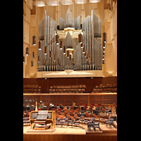 San Francisco, Louise M. Davies Symphony Hall, Seitlicher Blick auf die Orchesterbhne mit Spieltisch und Orgel