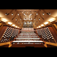 San Francisco, Louise M. Davies Symphony Hall, Spieltisch und Orgel perspektivisch