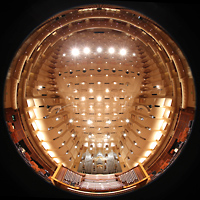 San Francisco, Louise M. Davies Symphony Hall, Gesamter Innenraum mit Spieltisch und Orgel