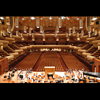 San Francisco, Louise M. Davies Symphony Hall, Blick von der Orgel auf die Orchesterbhne und in den Saal