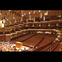 San Francisco, Louise M. Davies Symphony Hall, Seitlicher Blick von der Orgel auf die Orchesterbhne und in den Saal