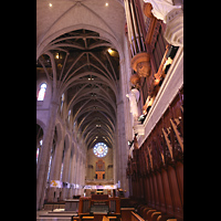 San Francisco, Grace Episcopal Cathedral, Seitlicher Blick vom Chor ins Langhaus mit Spieltisch und Gallery Organ