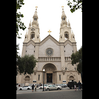 San Francisco, Ss. Peter and Paul, Doppelturmfasade - Ansicht vom Washington Square