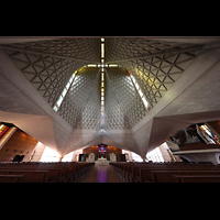 San Francisco, St. Mary's RC Cathedral of the Assumption, Innenraum in Richtung Altar - rechts die Orgel
