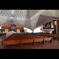 San Francisco, St. Mary's RC Cathedral of the Assumption, Innenraum in Richtung Altar und Orgel