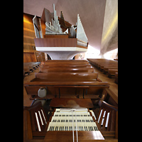 San Francisco, St. Mary's RC Cathedral of the Assumption, Blick ber den Spieltisch auf die Orgel