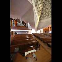 San Francisco, St. Mary's RC Cathedral of the Assumption, Blick ber den Spieltisch auf die Orgel