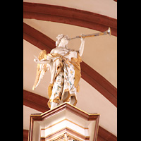 Solms-Oberbiel (bei Wetzlar), Klosterkirche Altenberg, Figuren auf der Orgel