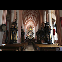 Mondsee, Basilika St. Michael, Innenraum in Richtung Chor