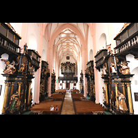 Mondsee, Basilika St. Michael, Innenraum in Richtung Hauptorgel