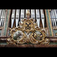 Salzburg, Stiftskirche St. Peter, Ornament, Wappen und Figur �ber dem Spieltisch