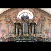 Andermatt, St. Peter und Paul, Orgelempore mit links und rechts gezeichneten Psudo-Prospektfeldern