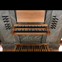 Disentis, Benediktinerkloster, Klosterkirche St. Martin, Spieltisch der Chororgel von oben