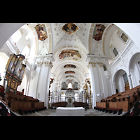 Disentis, Benediktinerkloster, Klosterkirche St. Martin, Blick durch das Chorraumgitter durchs Langhaus zur Hauptorgel