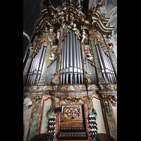 Einsiedeln, Benediktinerabtei, Rechte Seite der Chororgel mit Spieltisch - Mechanik zur linken Seite unterirdisch