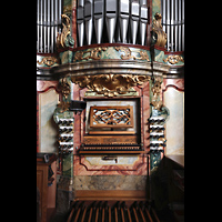 Einsiedeln, Benediktinerabtei, Spieltisch der Chororgel mit F��en der Prospektpfeifen