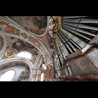 Einsiedeln, Benediktinerabtei, Mauritiusorgel perpsektivisch mit Blick zur Marienorgel und ins Gew�lbe