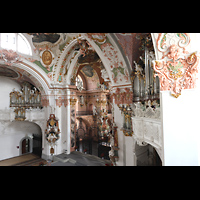Einsiedeln, Benediktinerabtei, Blick vom oberen Seitenumgang auf Marienorgel (li), Mauritiusorgel (re) und Chorgitter