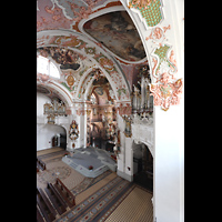 Einsiedeln, Benediktinerabtei, Blick vom oberen Seitenumgang auf Marienorgel (li), Mauritiusorgel (re) und Chorgitter
