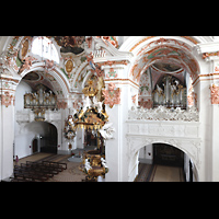 Einsiedeln, Benediktinerabtei, Blick vom oberen Seitenumgang auf Kanzel, Marienorgel (li) und Mauritiusorgel (re)